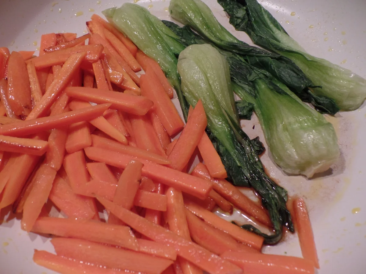 Rezept: Tofu-Sticks mit Pak Choi und Möhren-Stifte Bild Nr. 2954 Tofu-Sticks mit Pak Choi und Möhren-Stifte - Rezept - Bild Nr. 2954
