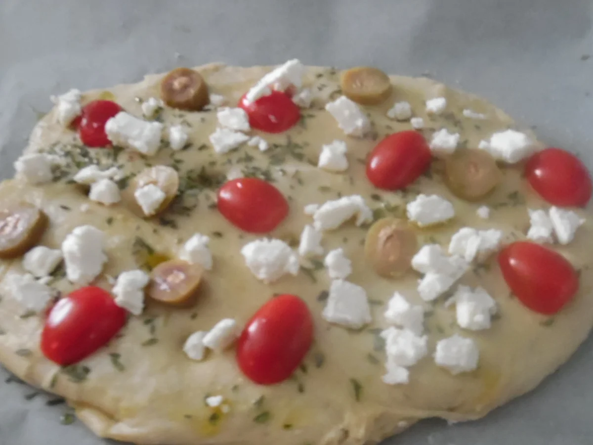 Focaccia mit Tomaten, Schafskäse und Oliven - Rezept - Bild Nr. 2950
