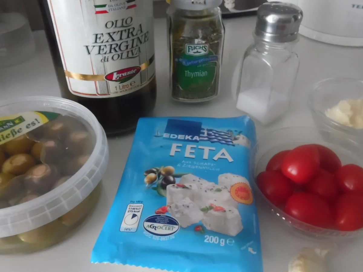 Focaccia mit Tomaten, Schafskäse und Oliven - Rezept - Bild Nr. 2960