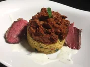 Zweierlei Eifellamm auf orientalischen Couscous mit Limonen-Minzjoghurt - Rezept - Bild Nr. 2