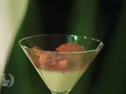 Sorbet und Kompott von Niederwerther Erdbeeren mit Basilikum und Vanille-Panna Cotta - Rezept - Bild Nr. 2