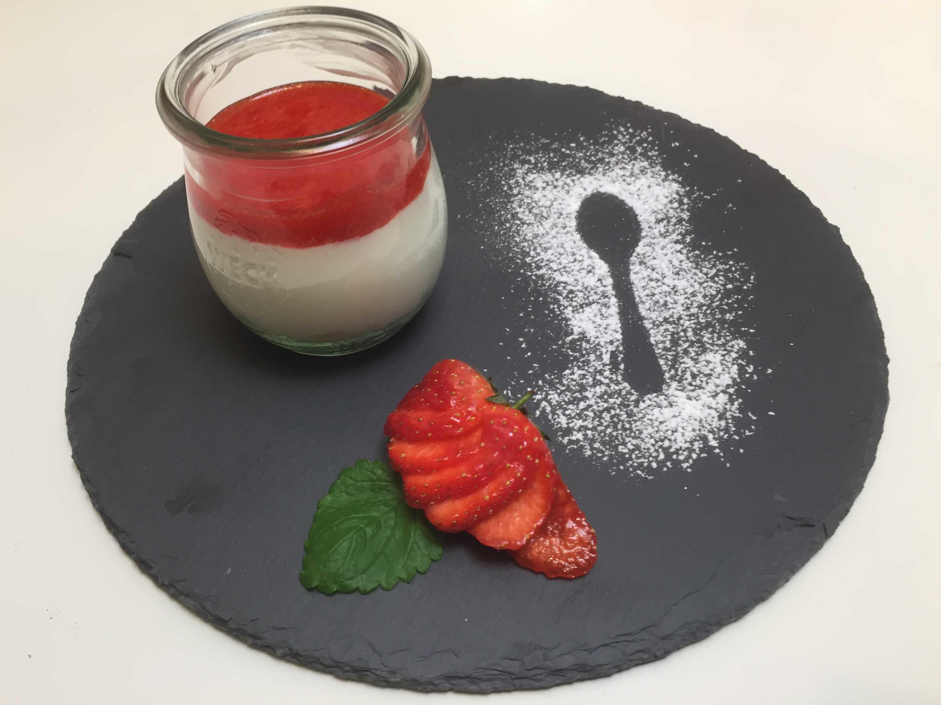 Bilder für Cheesecake-Dessert mit Erdbeersoße - Rezept