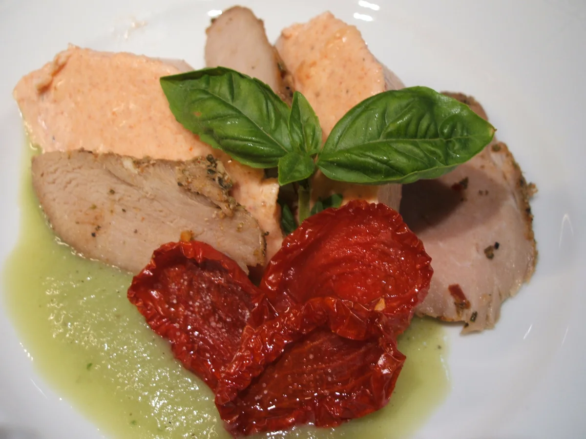 Rezept: Vorspeise: Tomatenmousse mit Kräuterlende und semitrockenen Tomaten Bild Nr. 2955 Vorspeise: Tomatenmousse mit Kräuterlende und semitrockenen Tomaten - Rezept - Bild Nr. 2955