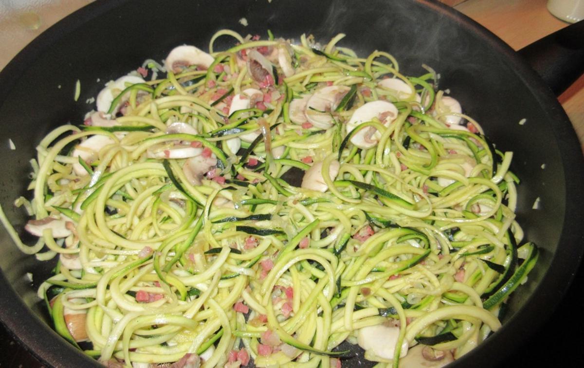 Zucchini-Spaghetti  leicht & lecker - Rezept - Bild Nr. 2954