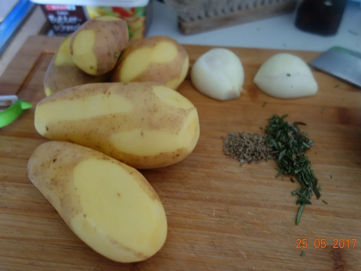 Rezept: BEILAGE: Rosmarin-Anis-Zwiebel Kartofferl; Bild Nr. 2964 BEILAGE: Rosmarin-Anis-Zwiebel Kartofferl; - Rezept - Bild Nr. 2964