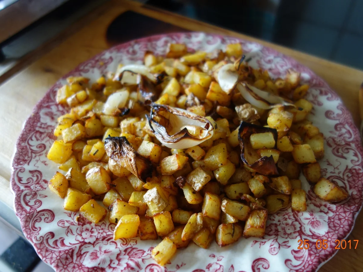 Rezept: BEILAGE: Rosmarin-Anis-Zwiebel Kartofferl; Bild Nr. 2974 BEILAGE: Rosmarin-Anis-Zwiebel Kartofferl; - Rezept - Bild Nr. 2974