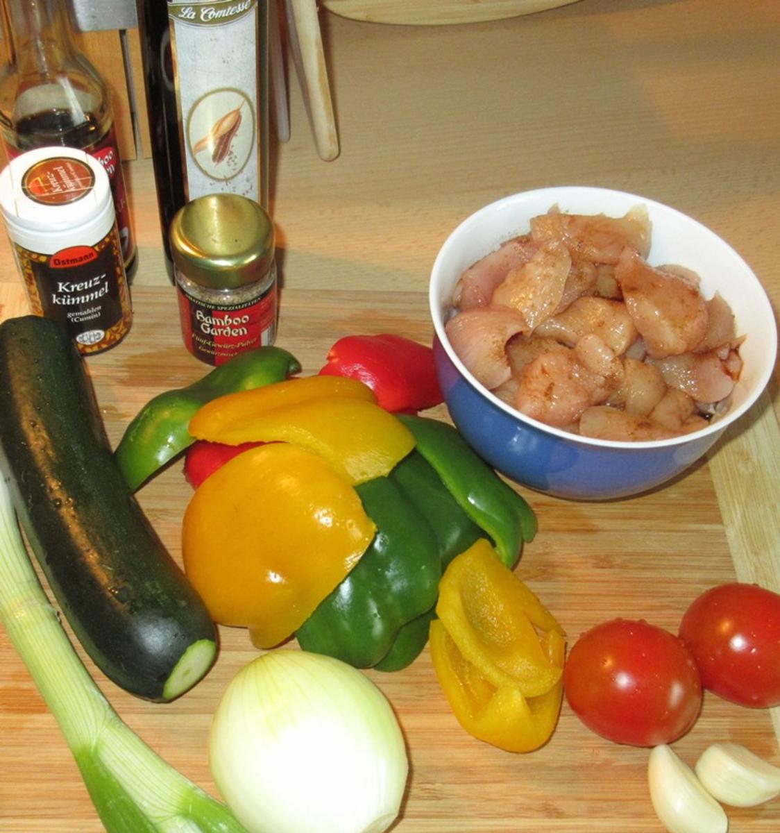 Hähnchen in Erdnuss-Soße mit Wok-Gemüse - Rezept - Bild Nr. 2952