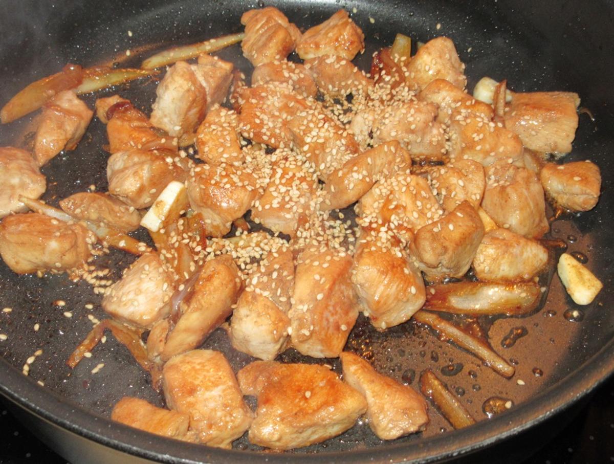 Hähnchen in Erdnuss-Soße mit Wok-Gemüse - Rezept - Bild Nr. 2955