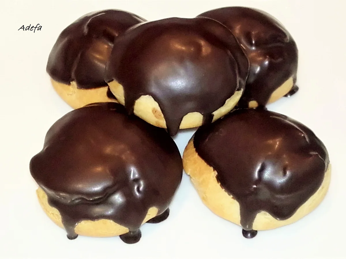 Profiteroles mit einer Vanillecremefüllung - Rezept - Bild Nr. 2989