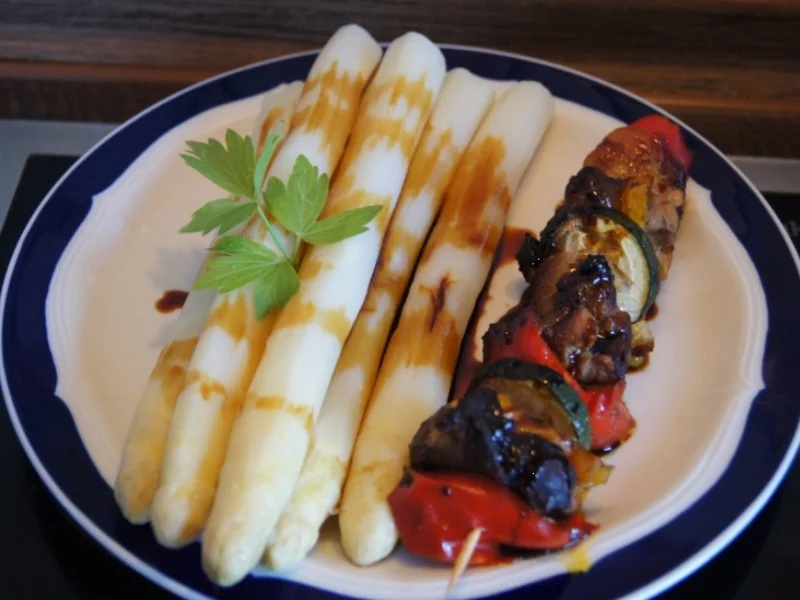 Rezept: Spargel mit Schweinefiletspieß Bild Nr. 2 Spargel mit Schweinefiletspieß - Rezept - Bild Nr. 2