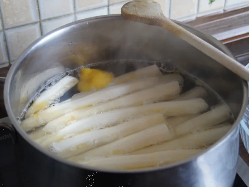Rezept: Spargel mit Schweinefiletspieß Bild Nr. 3 Spargel mit Schweinefiletspieß - Rezept - Bild Nr. 3