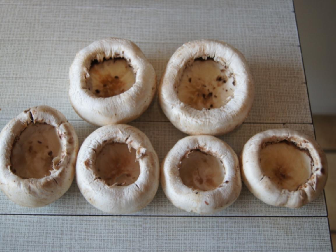 Gefüllte Riesenchampignons - Rezept mit Bild - kochbar.de