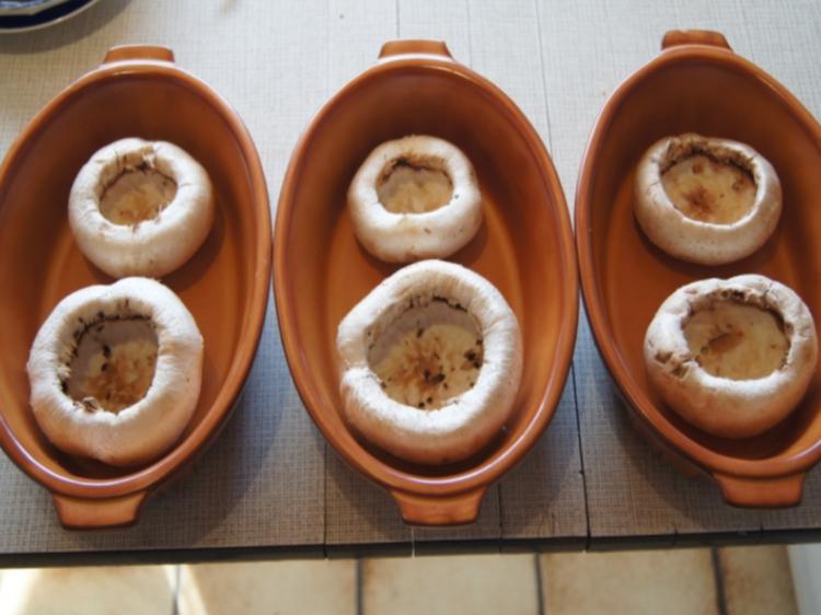 Gefüllte Riesenchampignons - Rezept mit Bild - kochbar.de