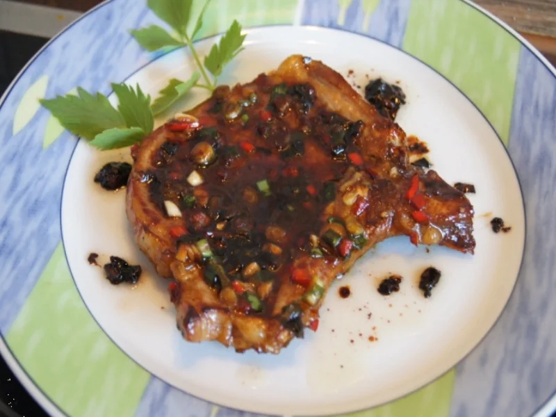 Asia-Koteletts mit Salat und Baguette-Topinki - Rezept - Bild Nr. 2988