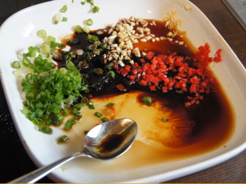 Asia-Koteletts mit Salat und Baguette-Topinki - Rezept - Bild Nr. 2991