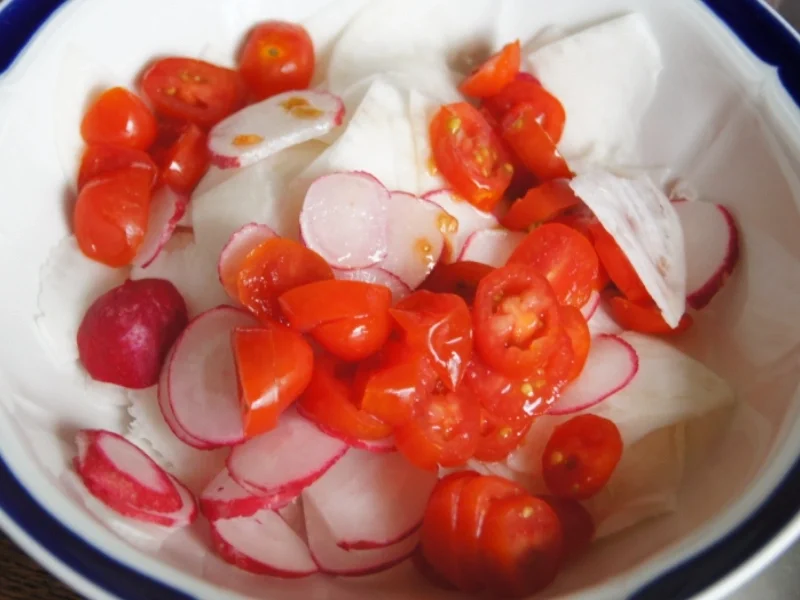 Asia-Koteletts mit Salat und Baguette-Topinki - Rezept - Bild Nr. 2992