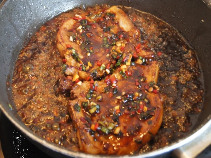 Asia-Koteletts mit Salat und Baguette-Topinki - Rezept - Bild Nr. 2998