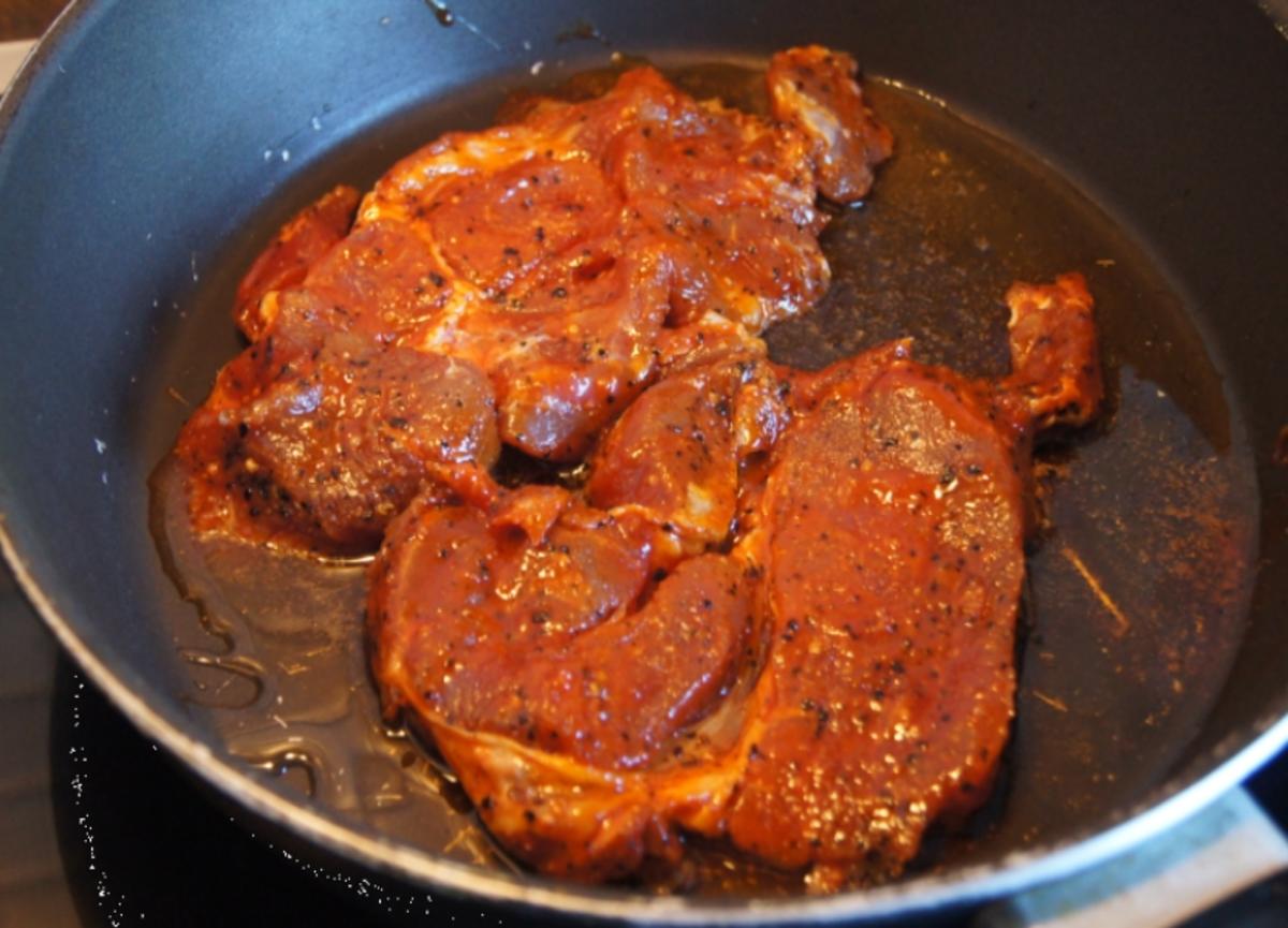 Paprika-Steak mit Zwiebeln und Beilagen - Rezept - Bild Nr. 2990