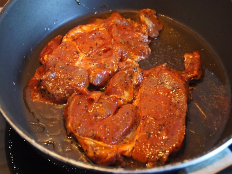Paprika-Steak mit Zwiebeln und Beilagen - Rezept - Bild Nr. 2990