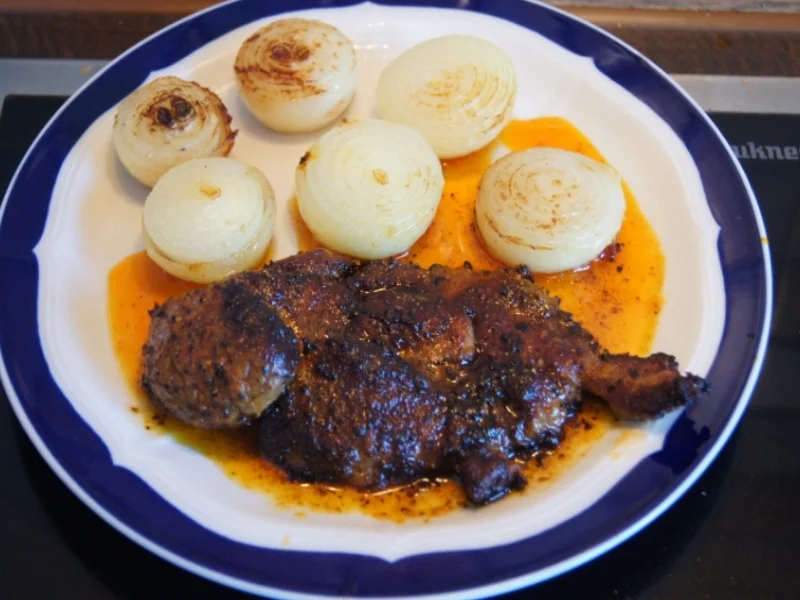 Paprika-Steak mit Zwiebeln und Beilagen - Rezept - Bild Nr. 2995