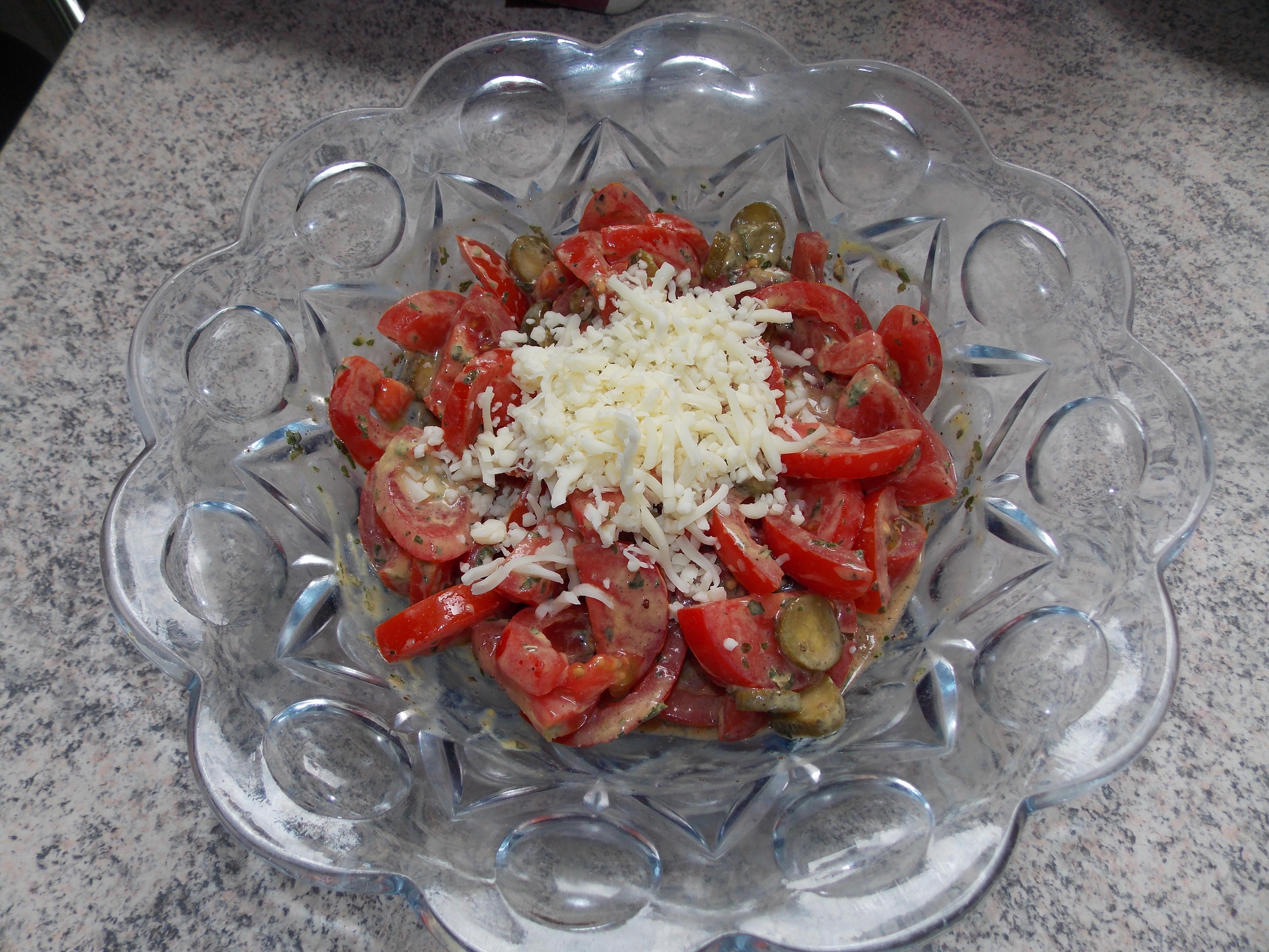 Tomatensalat mit Gewürzgurken - Rezept By mbiele