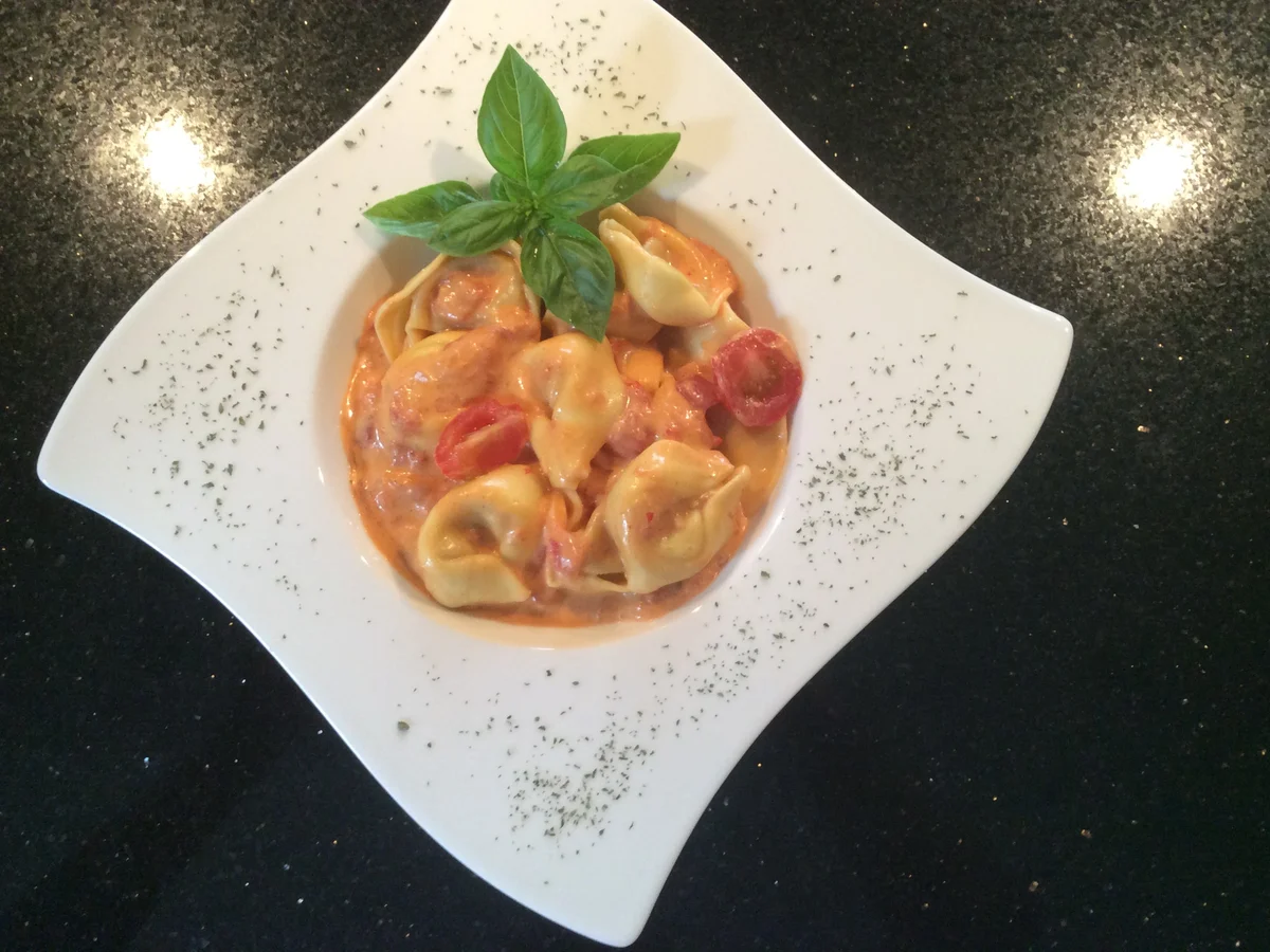 Tortellini mit fruchtiger Tomatensauce - Rezept - Bild Nr. 2992