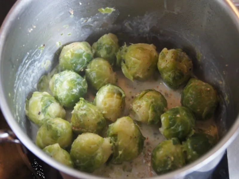 Pazifik Wildlachsfilet mit Rosenkohl und Süßkartoffelstampf - Rezept - Bild Nr. 2994