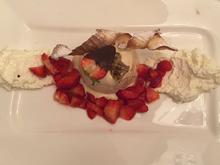 Parfait aus Kürbiskernöl mit marinierten frischen Erdbeeren und leichter Joghurt-Mousse - Rezept - Bild Nr. 2