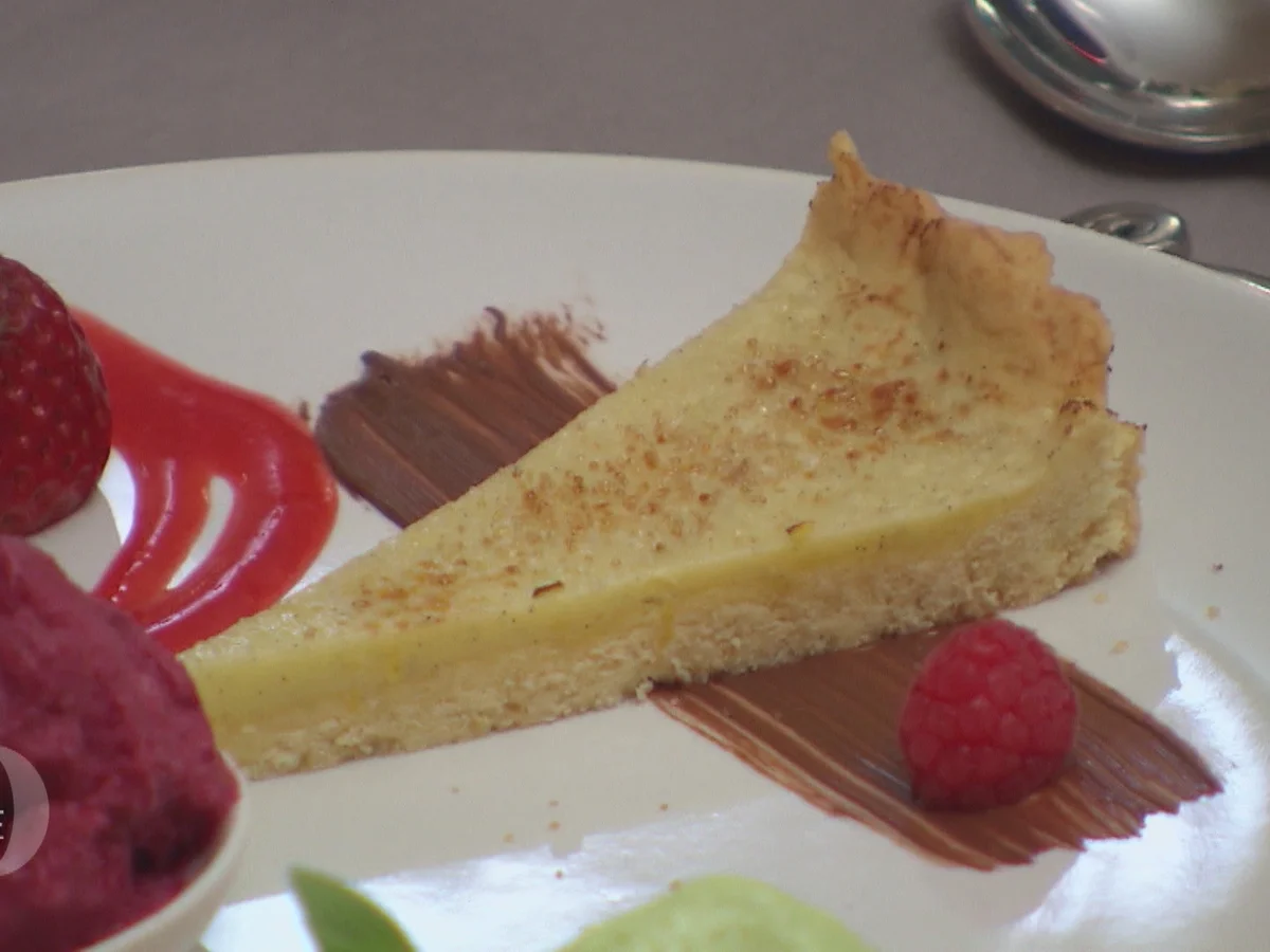 Trio von Himbeereis, Basilikum-Mousse und Zitronen-Limetten-Tarte - Rezept - Bild Nr. 2