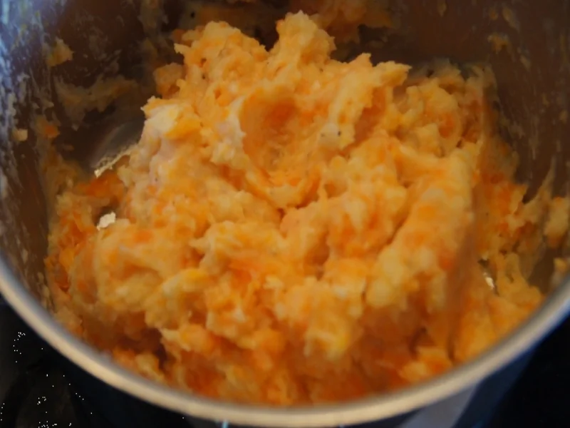 Rezept: Schlemmerfilet Bordelaise mit Rosenkohl und Kartoffel-Möhren-Meerrettich-Stampf Bild Nr. 2998 Schlemmerfilet Bordelaise mit Rosenkohl und Kartoffel-Möhren-Meerrettich-Stampf - Rezept - Bild Nr. 2998