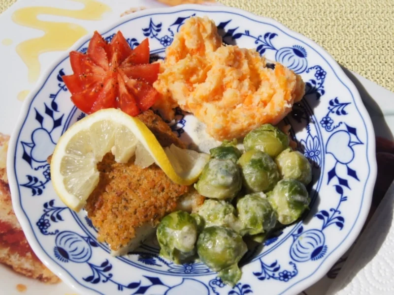 Rezept: Schlemmerfilet Bordelaise mit Rosenkohl und Kartoffel-Möhren-Meerrettich-Stampf Bild Nr. 2999 Schlemmerfilet Bordelaise mit Rosenkohl und Kartoffel-Möhren-Meerrettich-Stampf - Rezept - Bild Nr. 2999