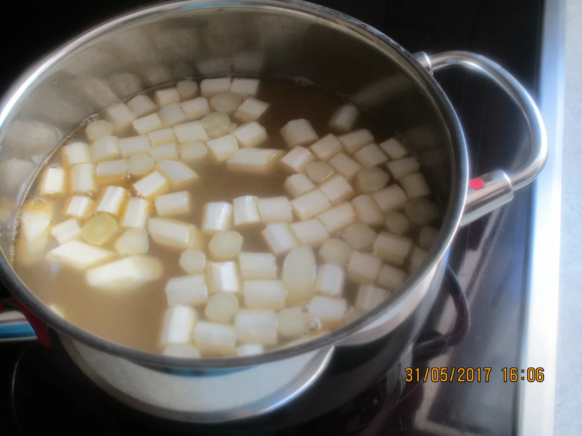 Rezept: Spargelsuppe ~ mit Kabanossi-Chips und Radieschen Bild Nr. 2996 Spargelsuppe ~ mit Kabanossi-Chips und Radieschen - Rezept - Bild Nr. 2996
