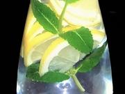 Erfrischungsgetränk - Zitronenwasser mit Minze - Rezept - Bild Nr. 2999