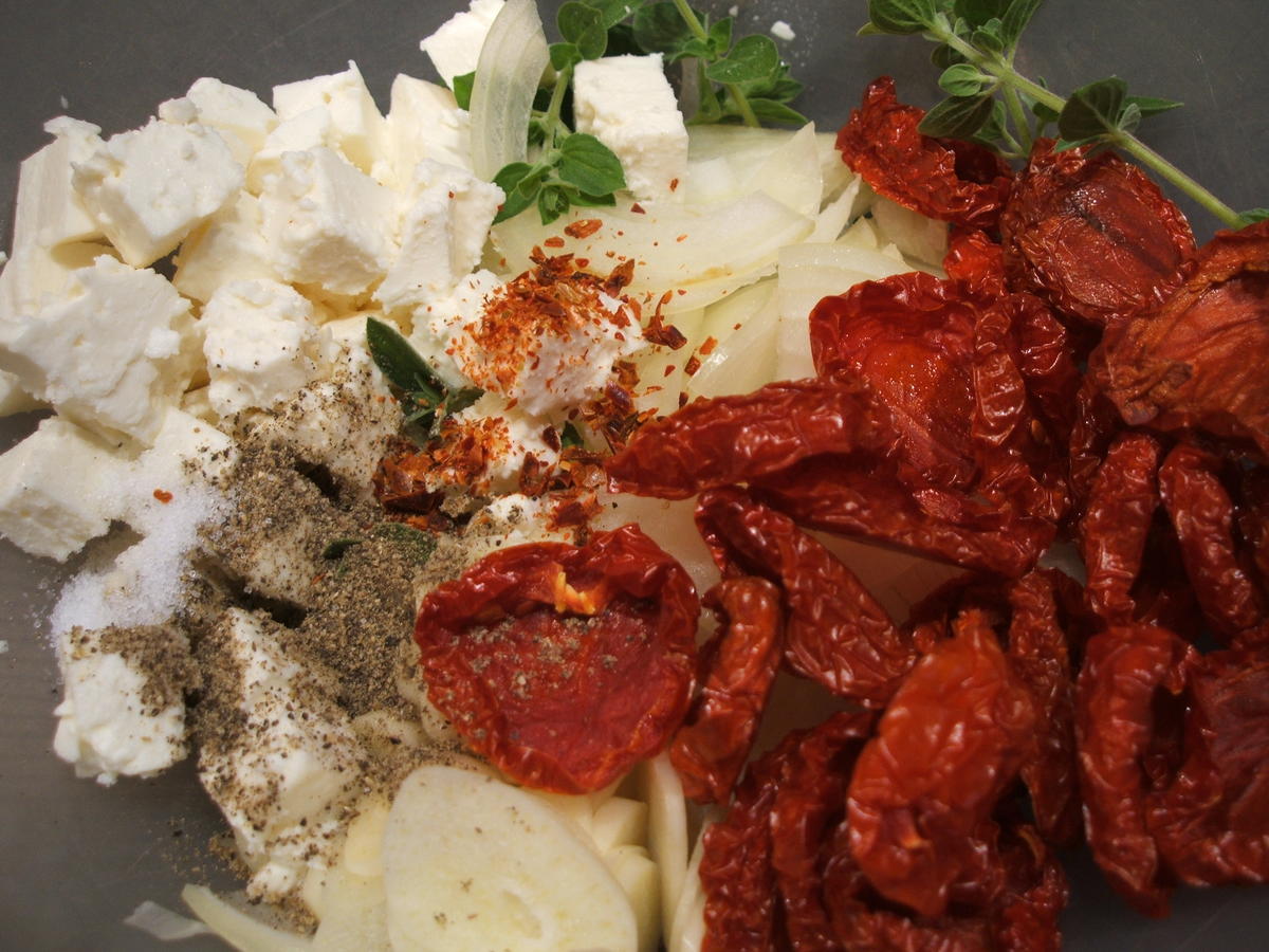 Vorrat: Eingelegte Tomaten mit Schafskäse, Zwiebeln und Knoblauch - Rezept - Bild Nr. 2993