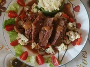 Rindviech auf Gemüsebett an Paprikaring mit Kartoffelpüree - Rezept - Bild Nr. 2996