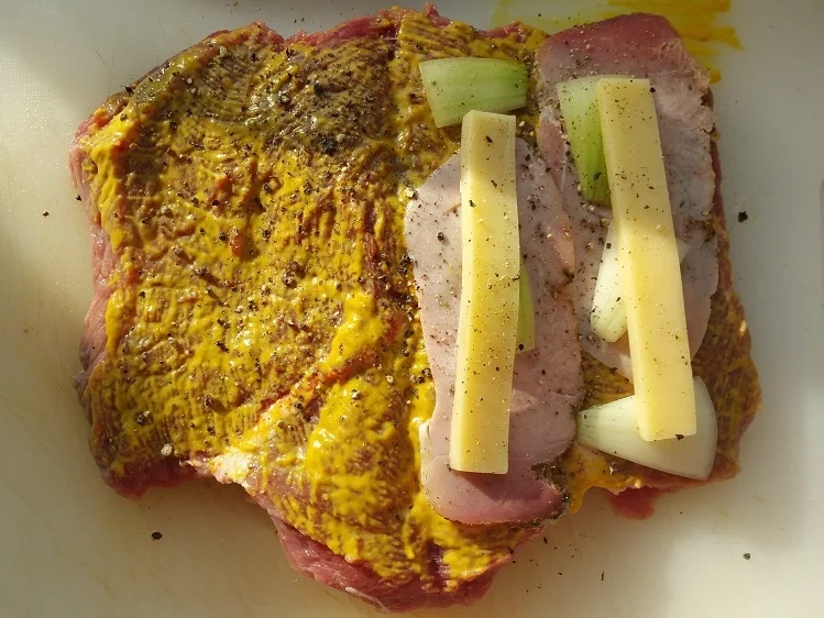 Rindviech auf Gemüsebett an Paprikaring mit Kartoffelpüree - Rezept - Bild Nr. 2998