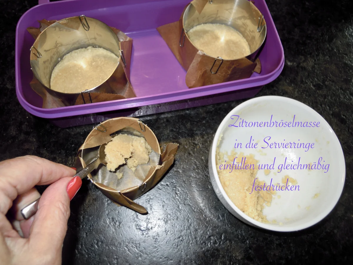 Zitronen Parfait Törtchen auf Zitronen-Waffelboden - Rezept - Bild Nr. 3012
