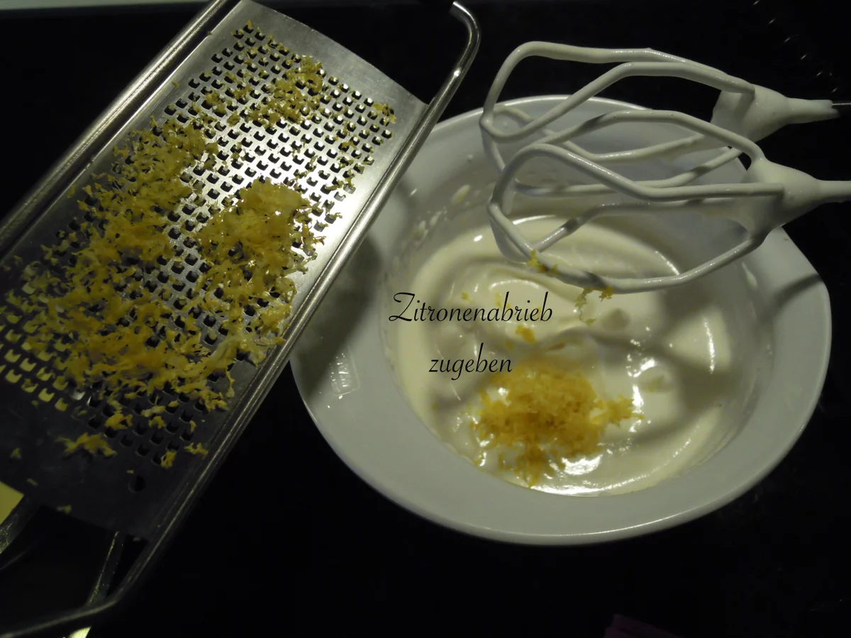 Zitronen Parfait Törtchen auf Zitronen-Waffelboden - Rezept - Bild Nr. 3019