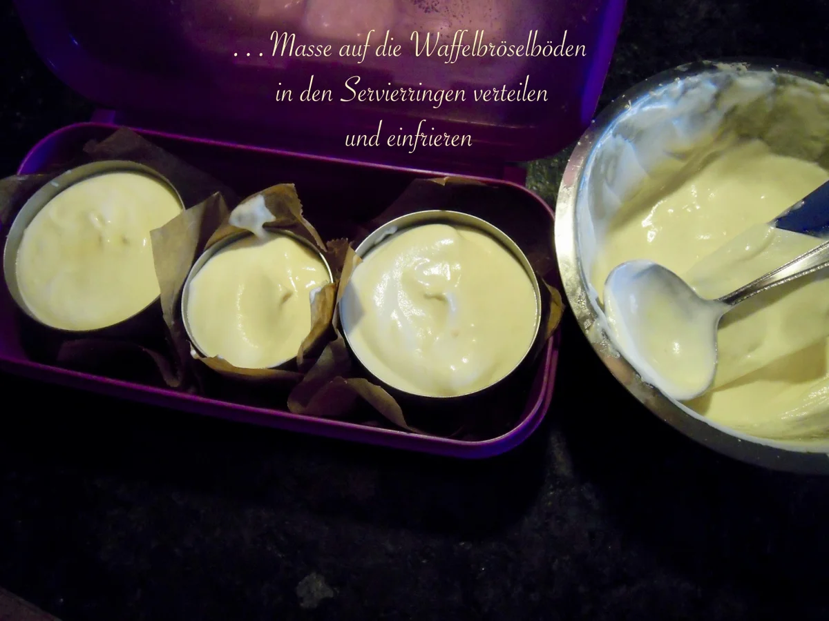 Zitronen Parfait Törtchen auf Zitronen-Waffelboden - Rezept - Bild Nr. 3020