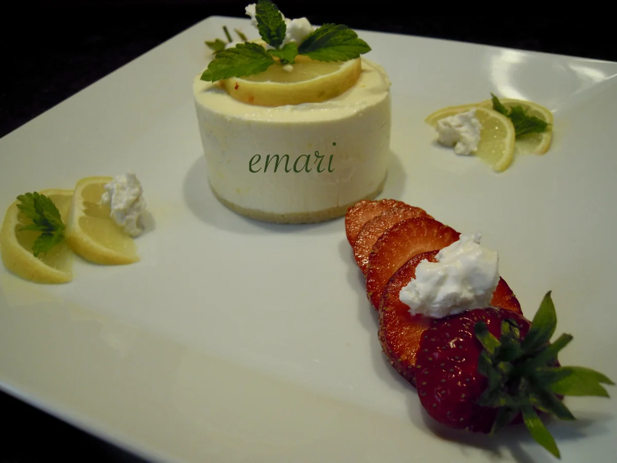 Zitronen Parfait Törtchen auf Zitronen-Waffelboden - Rezept - Bild Nr. 3024