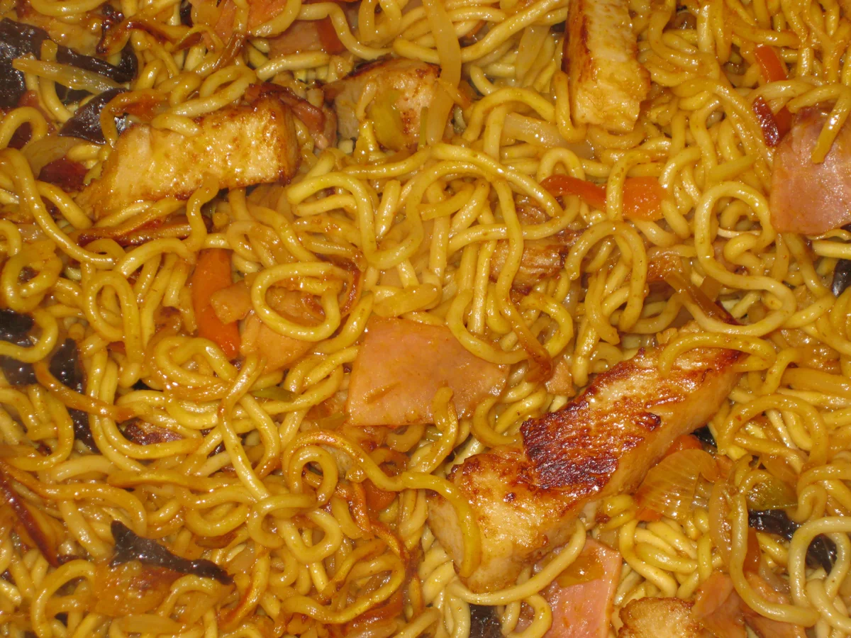 Rezept: Gebratene Nudeln mit Hähnchenbruststreifen Bild Nr. 3023 Gebratene Nudeln mit Hähnchenbruststreifen - Rezept - Bild Nr. 3023