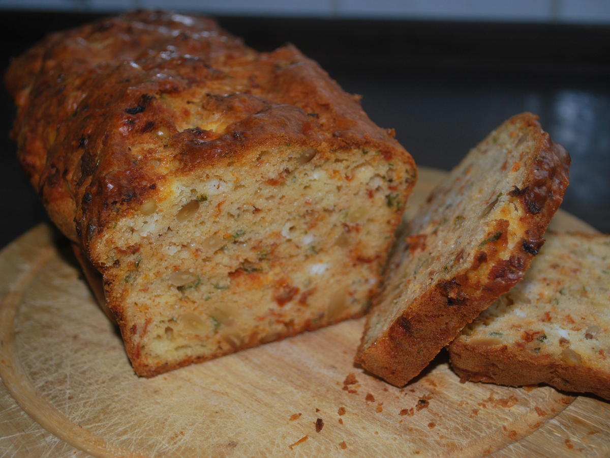 Pikanter Kuchen mit getrockneten Tomaten und Ziegenkäse - Rezept ...