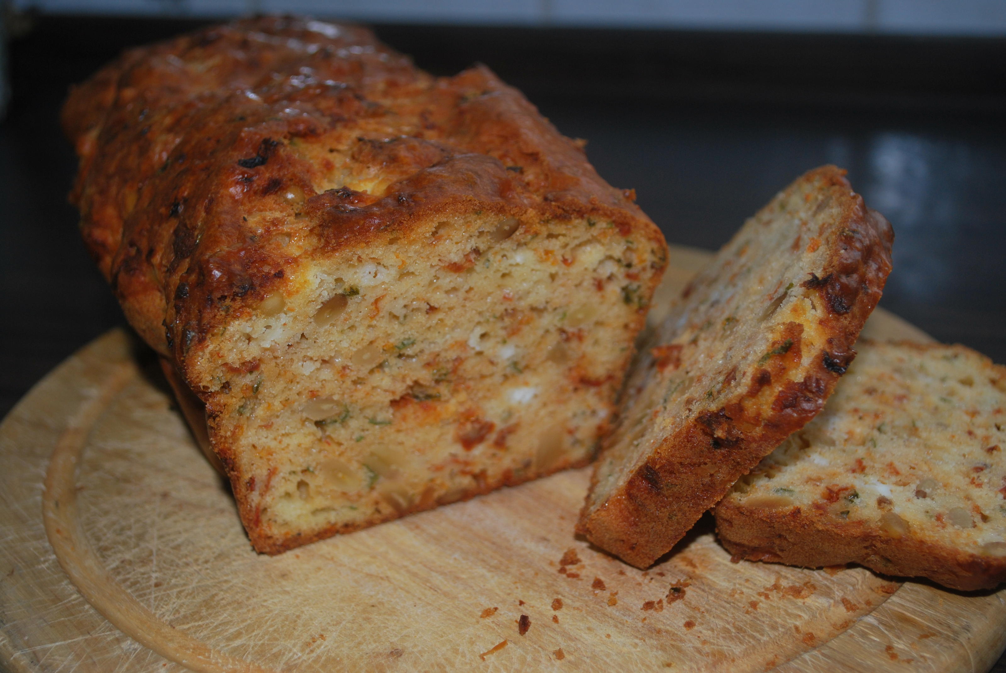 Bilder für Pikanter Kuchen mit getrockneten Tomaten und Ziegenkäse - Rezept