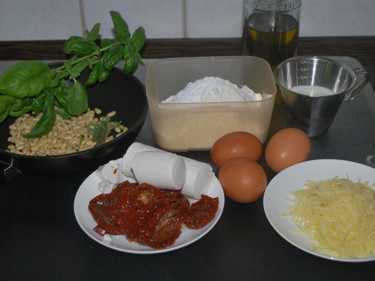 Pikanter Kuchen mit getrockneten Tomaten und Ziegenkäse - Rezept ...