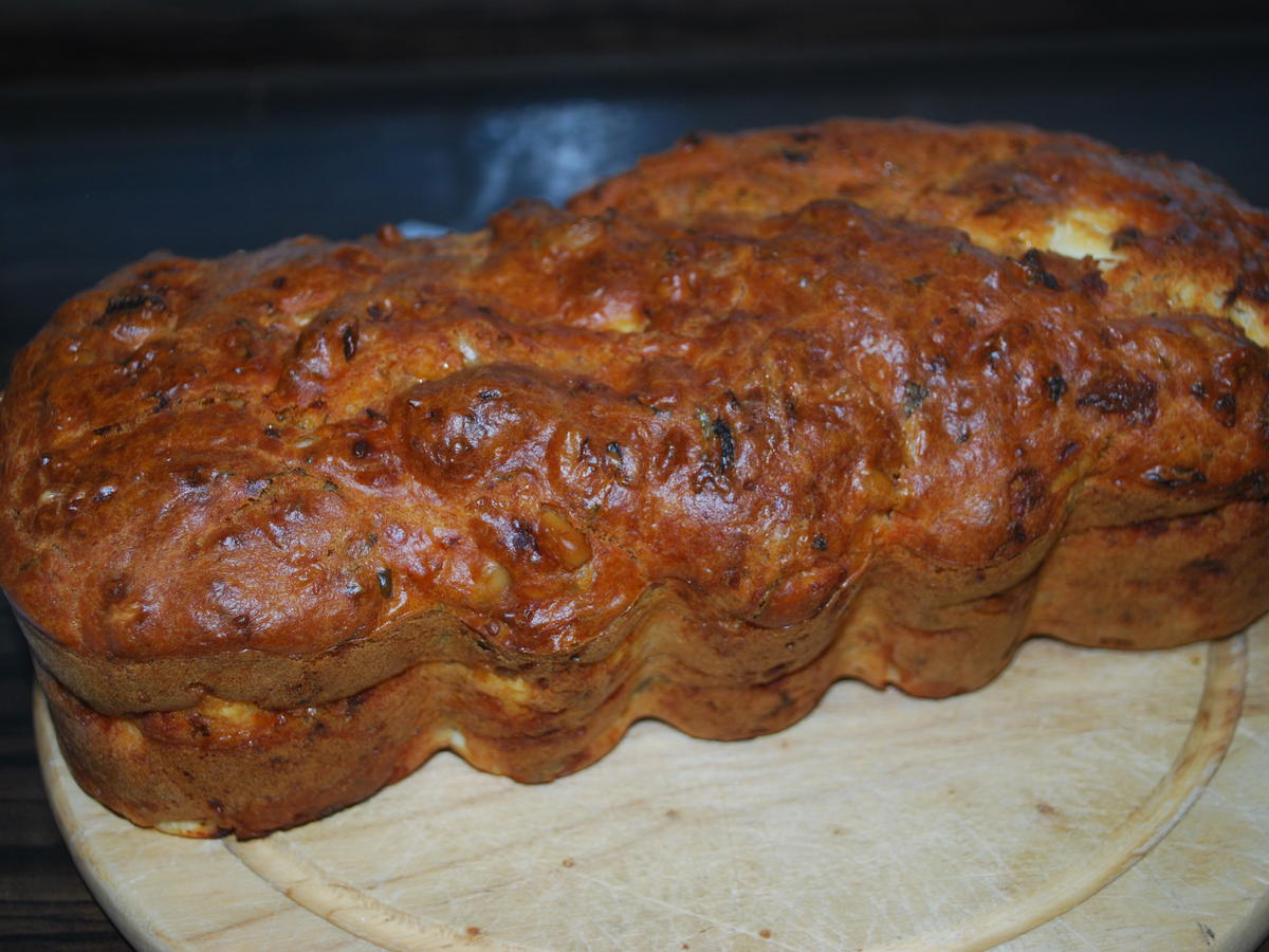 Pikanter Kuchen mit getrockneten Tomaten und Ziegenkäse - Rezept ...