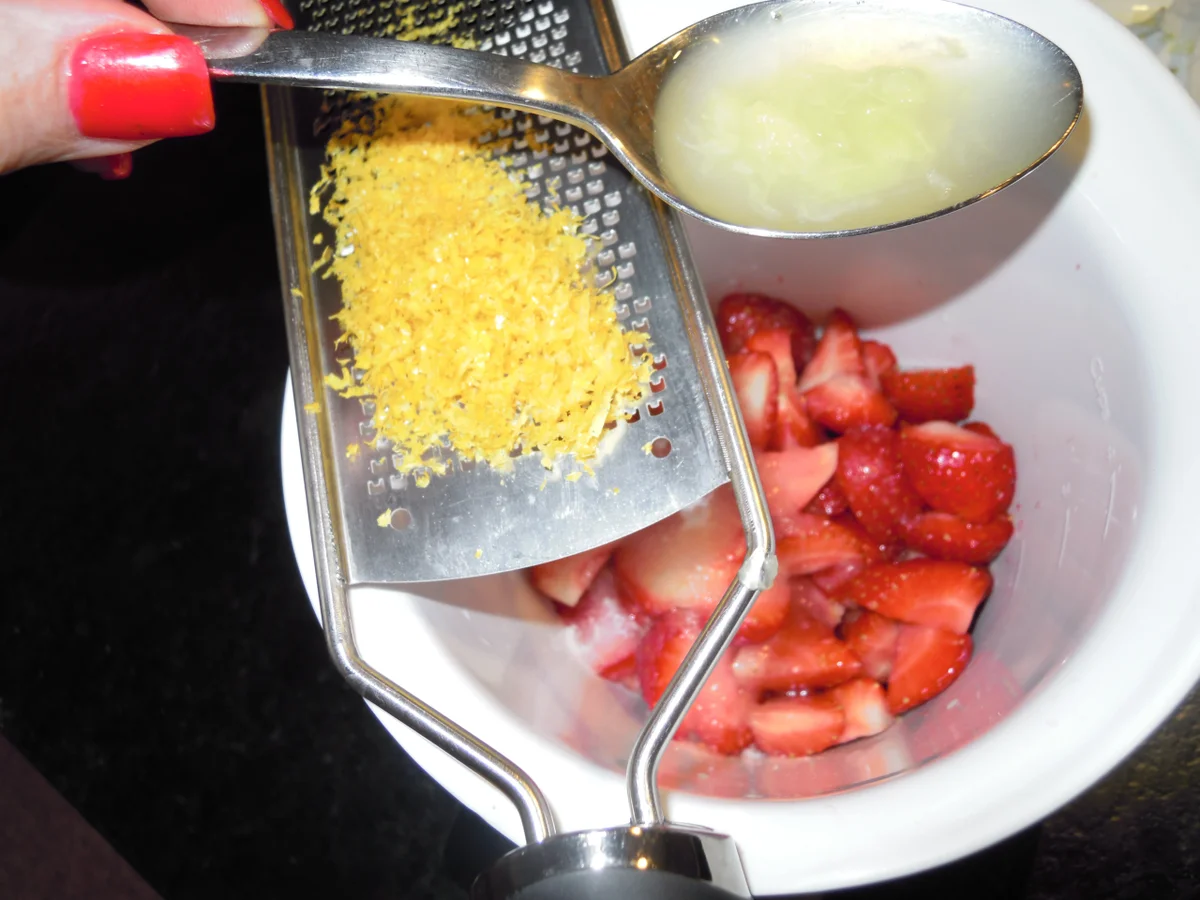 Erdbeer Parfait - OHNE Eismaschine - Rezept - Bild Nr. 3014