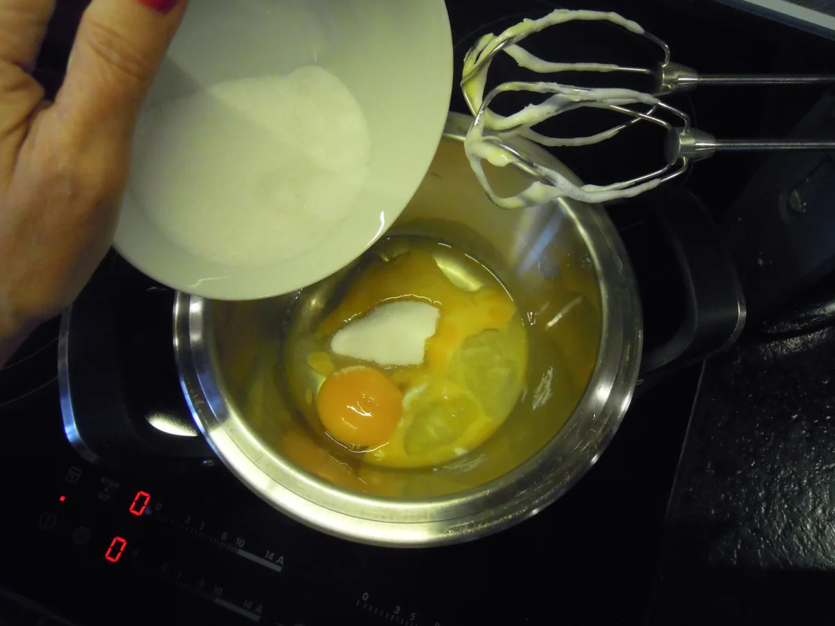 Erdbeer Parfait - OHNE Eismaschine - Rezept - Bild Nr. 3016