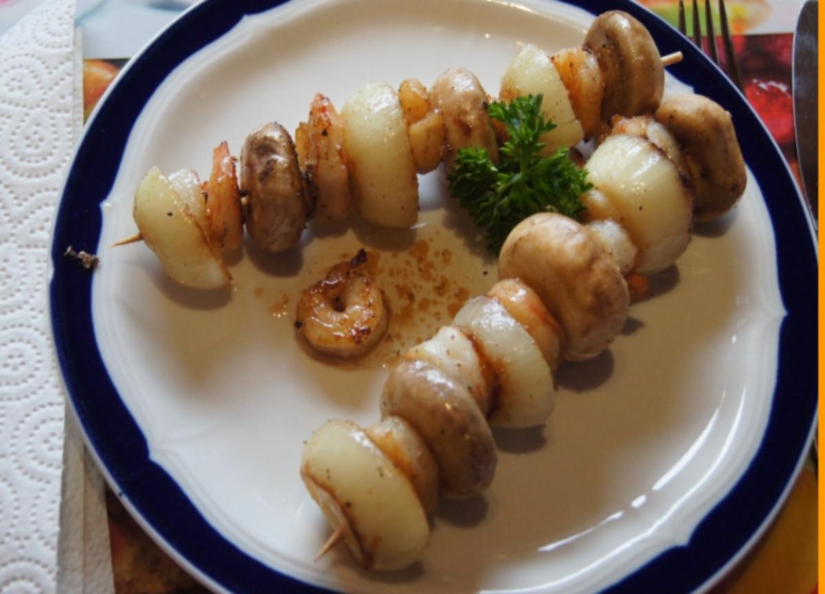 Zwiebel-Champignon-Garnelen-Spieße - Rezept - kochbar.de