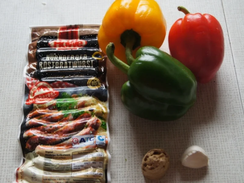 Nürnberger Rostbratwurst auf Paprikasalat mit Asia-Dressing - Rezept - Bild Nr. 3030