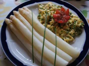 Frischer Spargel mit Schnittlauchrührei - Rezept - Bild Nr. 2